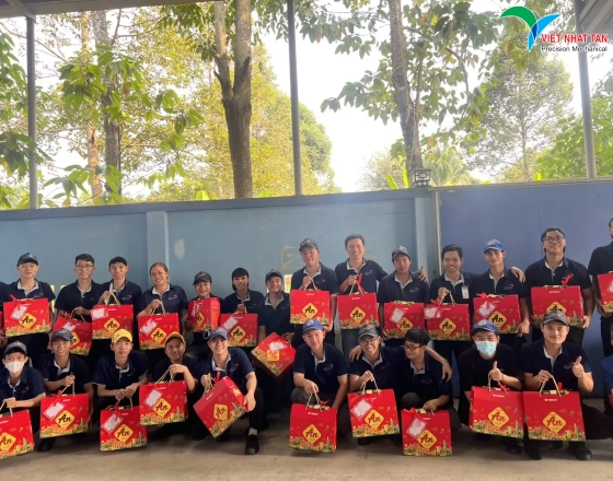 VIET NHAT TAN COMPANYの労働組合が従業員にTETギフトを贈呈
